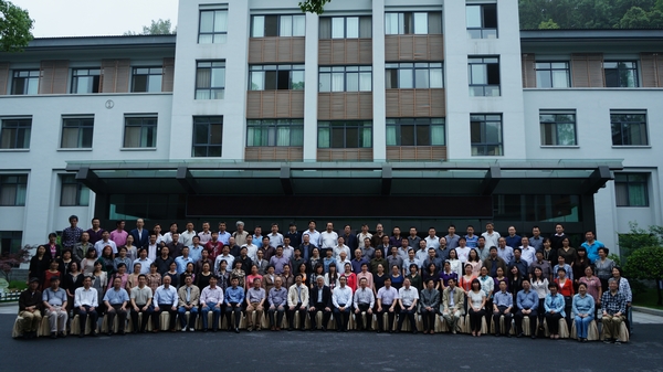 http://news.zstu.edu.cn/__local/4/50/C1/8BB9B235219C8B57AC8941651D5_7ABDB364_2E0E9.jpg?e=.jpg